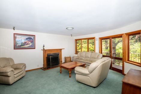 Photo of property in 5 Whiorau Grove, Lowry Bay, Lower Hutt, 5013