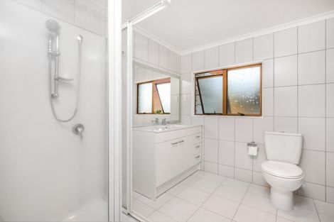 Photo of property in 16 Banksia Place, Goodwood Heights, Auckland, 2105