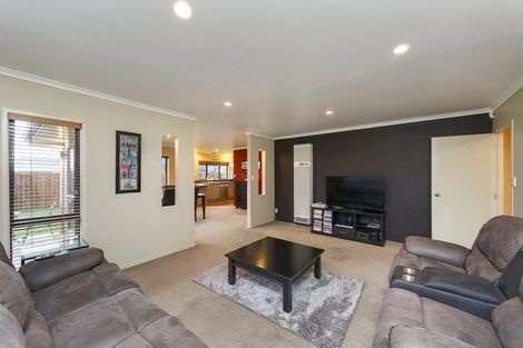 Photo of property in 5 Ron Place, Fitzherbert, Palmerston North, 4410