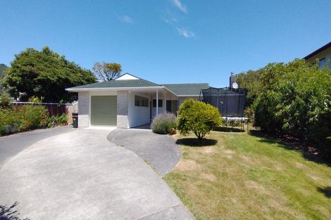 Photo of property in 24 Rewarewa Crescent, Waikanae, 5036
