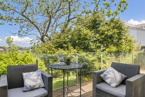 Photo of property in 115 Sunset Road, Totara Vale, Auckland, 0632