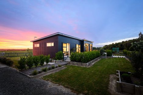 Photo of property in 567 Lethbridge Road, Halcombe, 4775