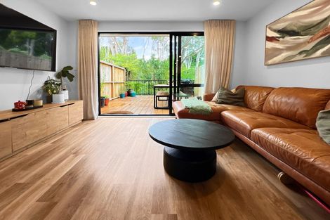 Photo of property in 31 Tokai Place, Glen Eden, 0602