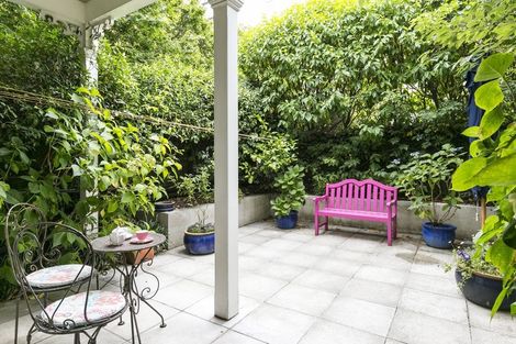 Photo of property in 11 Tinakori Road, Thorndon, Wellington, 6011