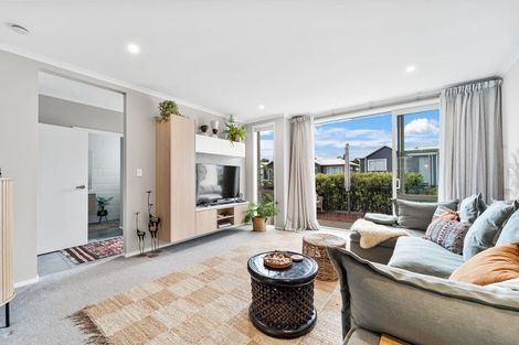 Photo of property in 87 Karepiro Drive, Stanmore Bay, Whangaparaoa, 0932