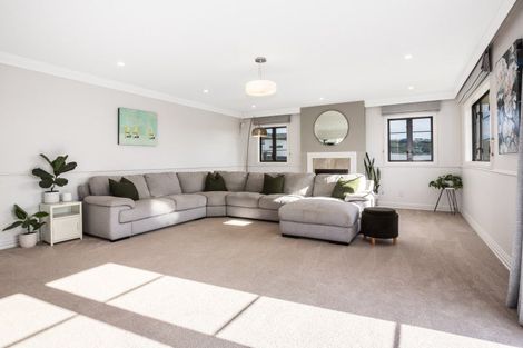 Photo of property in 88 Queen Charlotte Drive, Aotea, Porirua, 5024