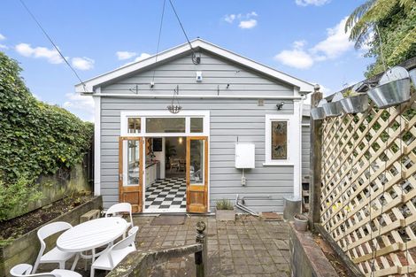 Photo of property in 35 Plunket Street, Kelburn, Wellington, 6012