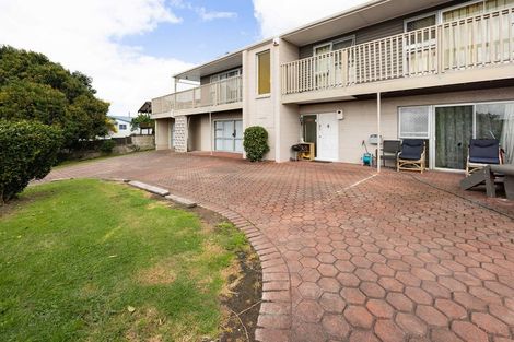 Photo of property in 2 Chelsea View Drive, Chatswood, Auckland, 0626
