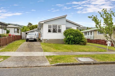 Photo of property in 18 Tanekaha Street, Stokes Valley, Lower Hutt, 5019