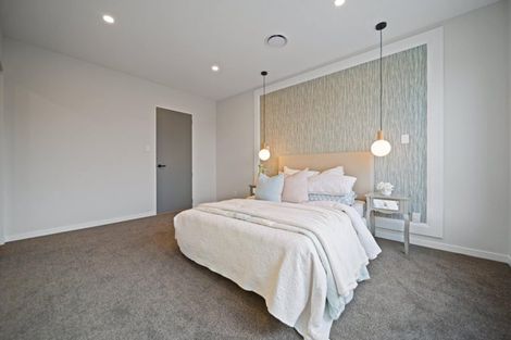 Photo of property in 128 Skulander Crescent, Orewa, 0931