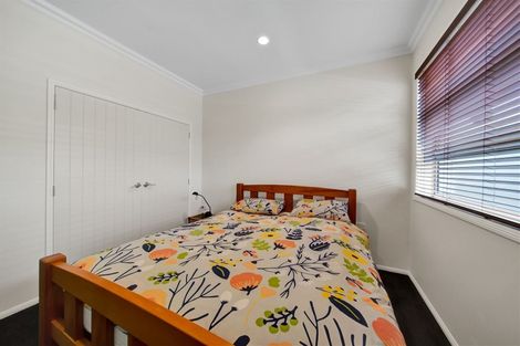 Photo of property in 15 Mangorei Road, Strandon, New Plymouth, 4312
