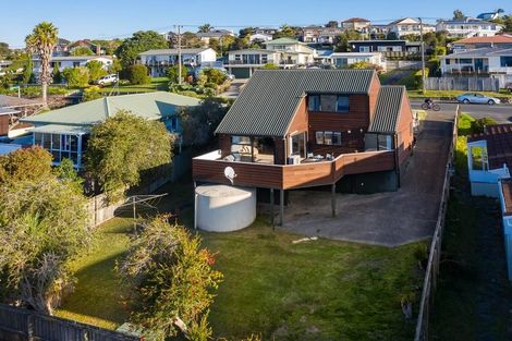 Photo of property in 52 Waiora Road, Stanmore Bay, Whangaparaoa, 0932