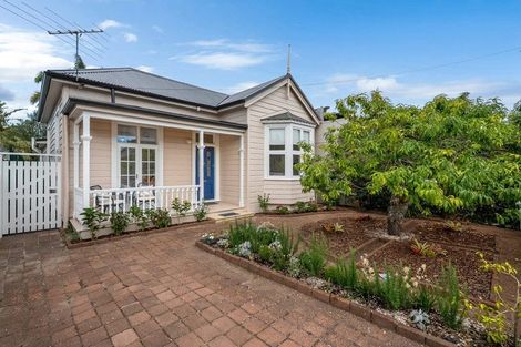 Photo of property in 24 Anne Street, Devonport, Auckland, 0624