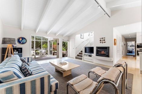 Photo of property in 9 Grand View Road, Leigh, 0985