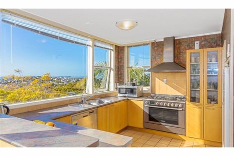 Photo of property in 181 Glenfield Road, Hillcrest, Auckland, 0627
