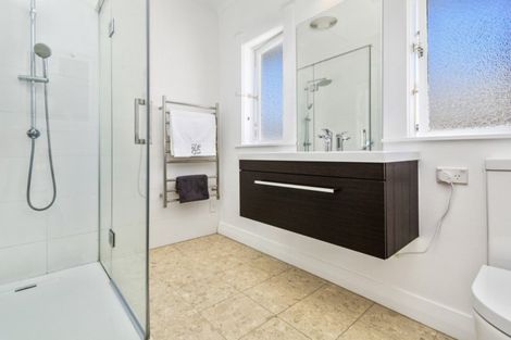 Photo of property in 17 Saint Albans Grove, Woburn, Lower Hutt, 5010