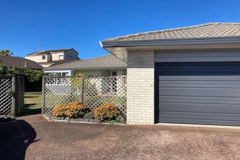 Photo of property in 2/9 Channing Crescent, Botany Downs, Auckland, 2010