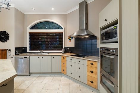 Photo of property in 2 Eyres Place, Ohauiti, Tauranga, 3112