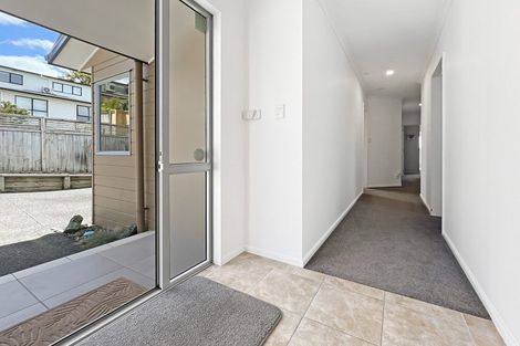 Photo of property in 8a Hauraki Crescent, Pinehill, Auckland, 0632