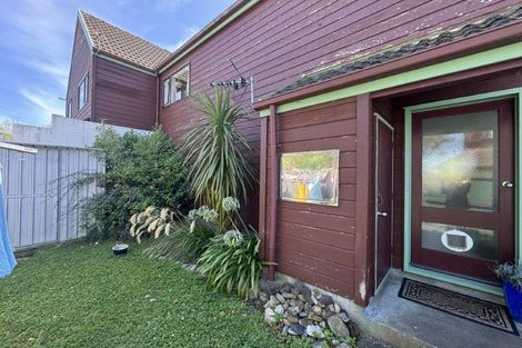 Photo of property in 2/17u Randwick Crescent, Moera, Lower Hutt, 5010