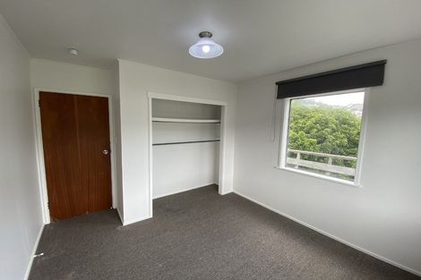 Photo of property in 2/15 Wakely Road, Newlands, Wellington, 6037