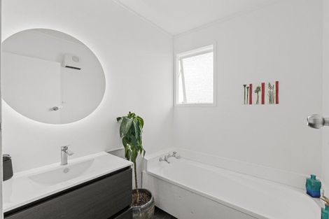 Photo of property in 9 Meads Place, Bulls, 4818