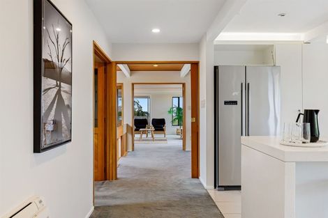 Photo of property in 5 Drayton Drive, Mount Pleasant, Christchurch, 8081