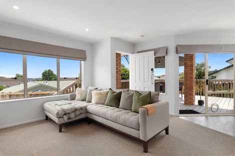 Photo of property in 2/11 Mercury Lane, Windsor Park, Auckland, 0632