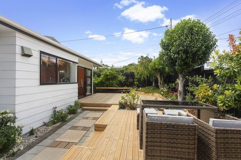 Photo of property in 2/23 Beatrice Avenue, Hillcrest, Auckland, 0627