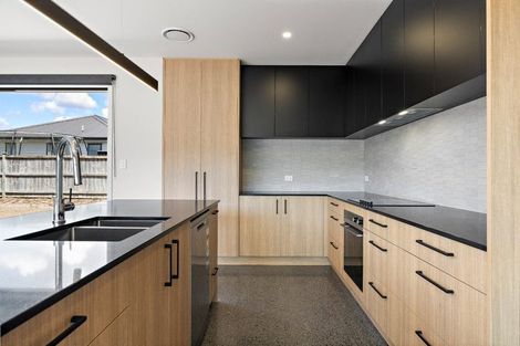 Photo of property in 23 Robert Might Road, Kumeu, 0810