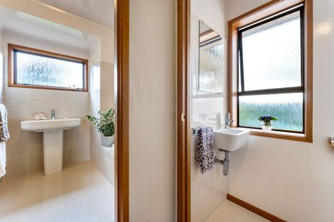 Photo of property in 2/9 Newhaven Terrace, Mairangi Bay, Auckland, 0630