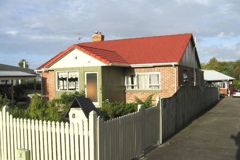 Photo of property in 1/163 Te Atatu Road, Te Atatu South, Auckland, 0610