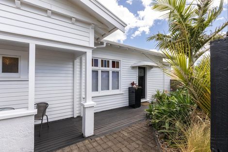 Photo of property in 15 Rawhiti Street, Vogeltown, New Plymouth, 4310