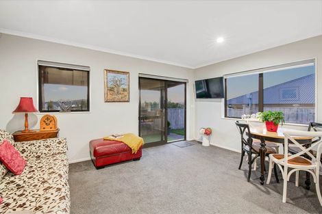 Photo of property in 14 Kingfisher Road, Silverdale, 0932