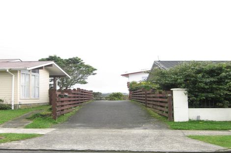 Photo of property in 18 Edgecombe Street, Newlands, Wellington, 6037