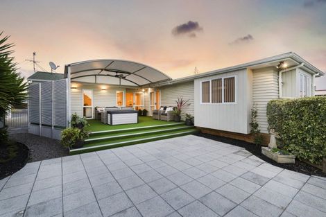 Photo of property in 3 Muir Avenue, Mangere Bridge, Auckland, 2022