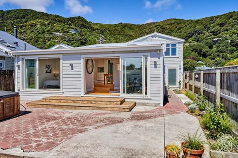 Photo of property in 386 Muritai Road, Eastbourne, Lower Hutt, 5013