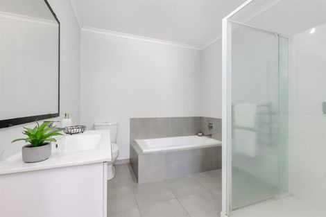 Photo of property in 8 Akeake Lane, Manurewa, Auckland, 2102