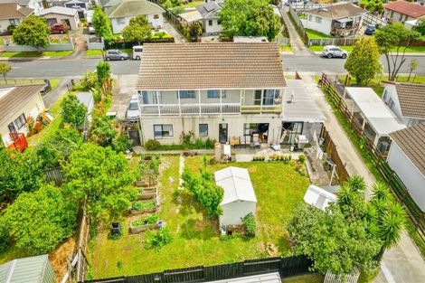 Photo of property in 1 Silverstone Place, Henderson, Auckland, 0612