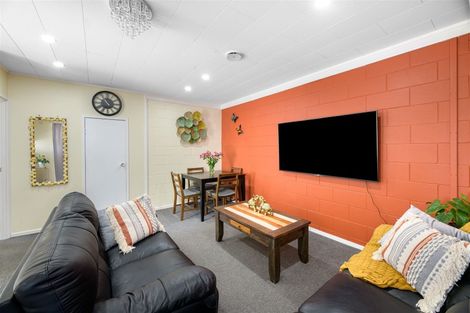 Photo of property in 2/27 Spence Road, Henderson, Auckland, 0612