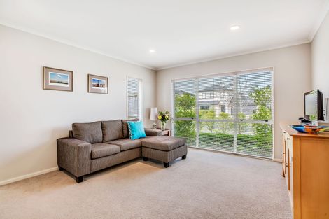 Photo of property in 6 Pickaberry Avenue, Karaka, Papakura, 2113