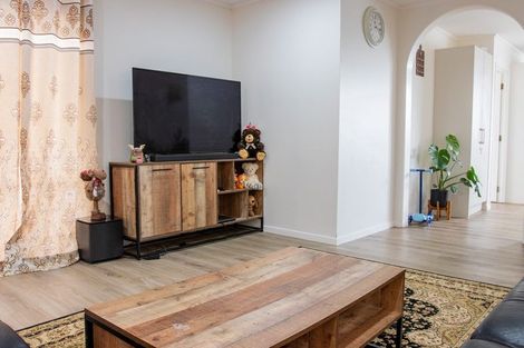 Photo of property in 2/17 Trimdon Street, Randwick Park, Auckland, 2105