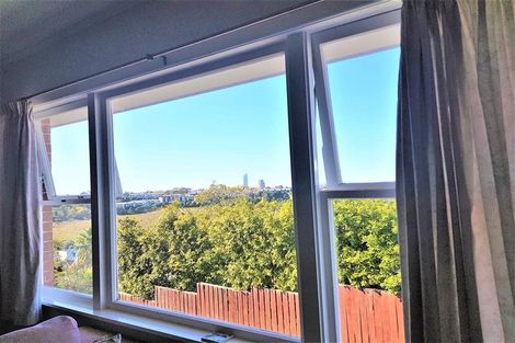 Photo of property in 52 Exmouth Road, Northcote, Auckland, 0627