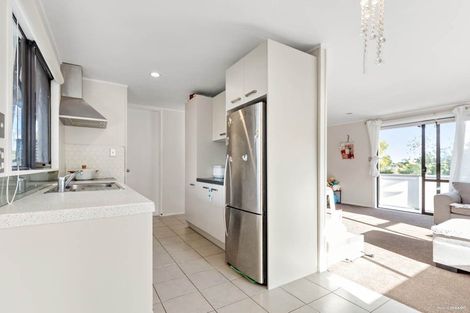 Photo of property in 15 Kayle Glen, West Harbour, Auckland, 0618