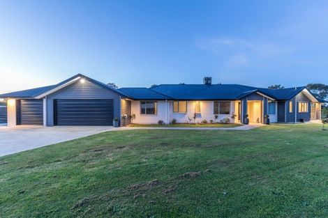 Photo of property in 441 Tararua Road, Levin, 5571