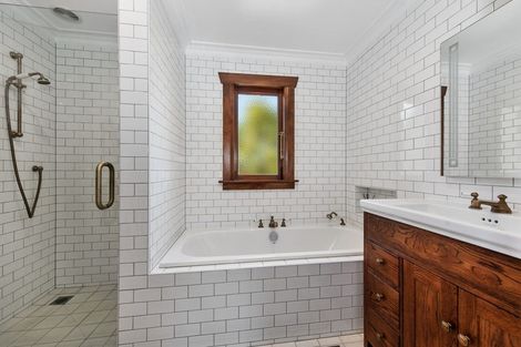 Photo of property in 82 Lake Crescent, Hamilton Lake, Hamilton, 3204