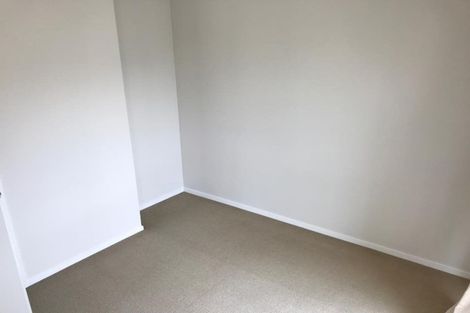 Photo of property in The Haven, 28/120 Beach Haven Road, Beach Haven, Auckland, 0626