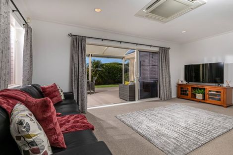 Photo of property in 27 Summerland Drive, Henderson, Auckland, 0612