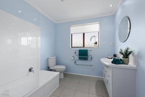 Photo of property in 13 Pioneer Grove, Silverstream, Upper Hutt, 5019