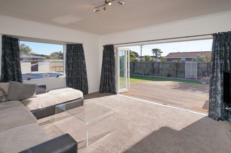 Photo of property in 319 Estuary Road, South New Brighton, Christchurch, 8062